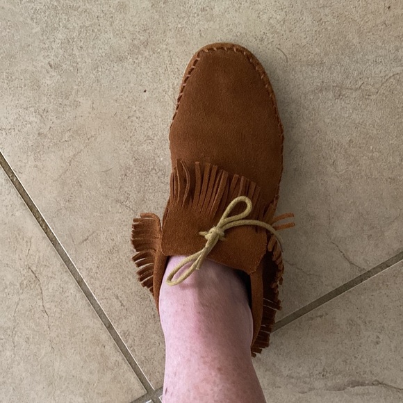 Minnetonka Low Moccasins excellent condition - Picture 6 of 6